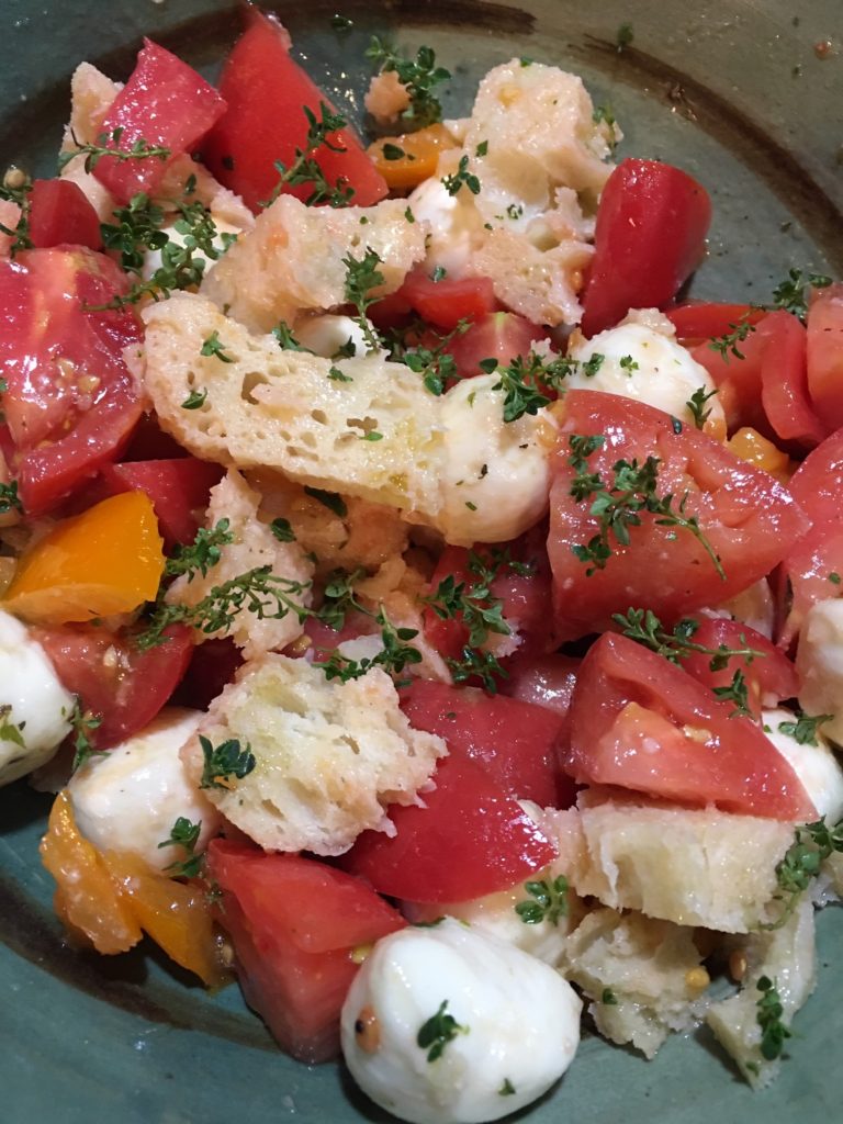 Panzanella salad with tomatoes, bread, mozerella balls and thyme
